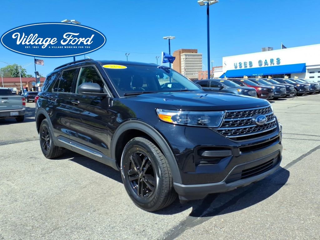 Certified 2023 Ford Explorer XLT AWD/4WD image 3