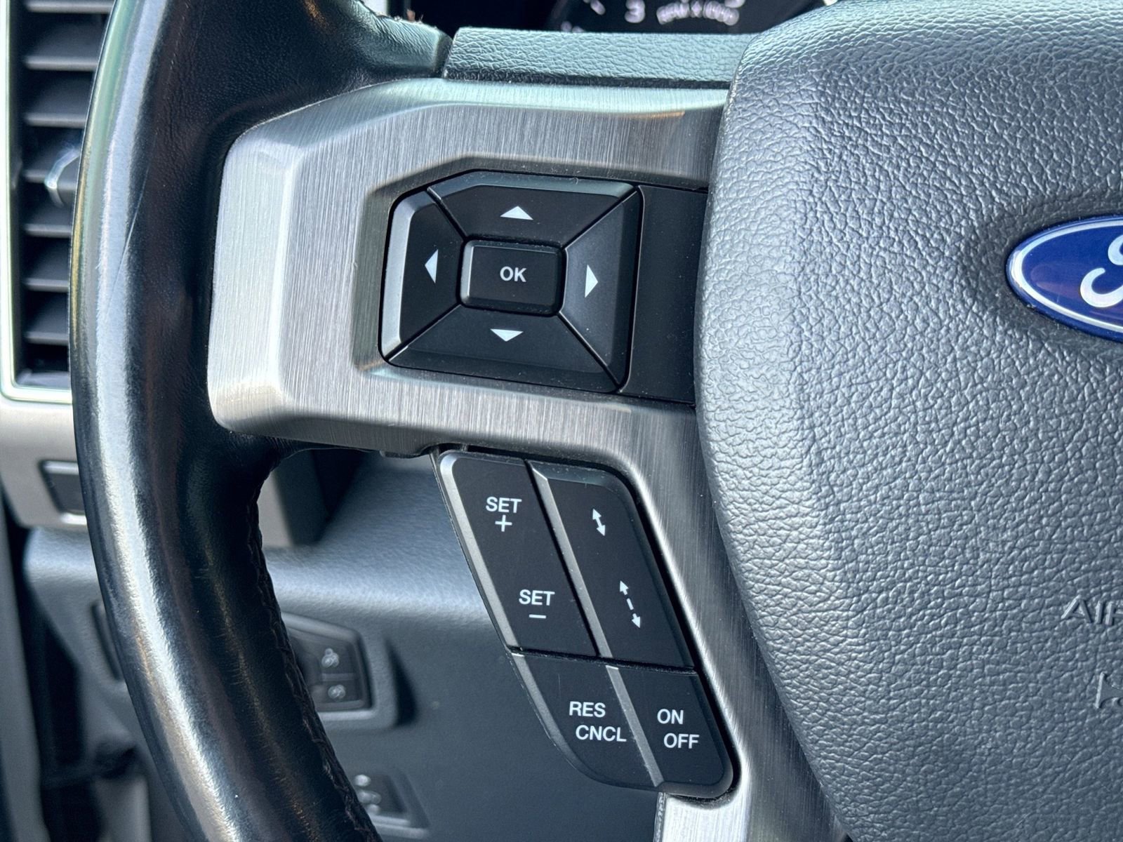 Certified 2022 Ford F250 Platinum w/ FX4 Off-Road Package AWD/4WD image 24