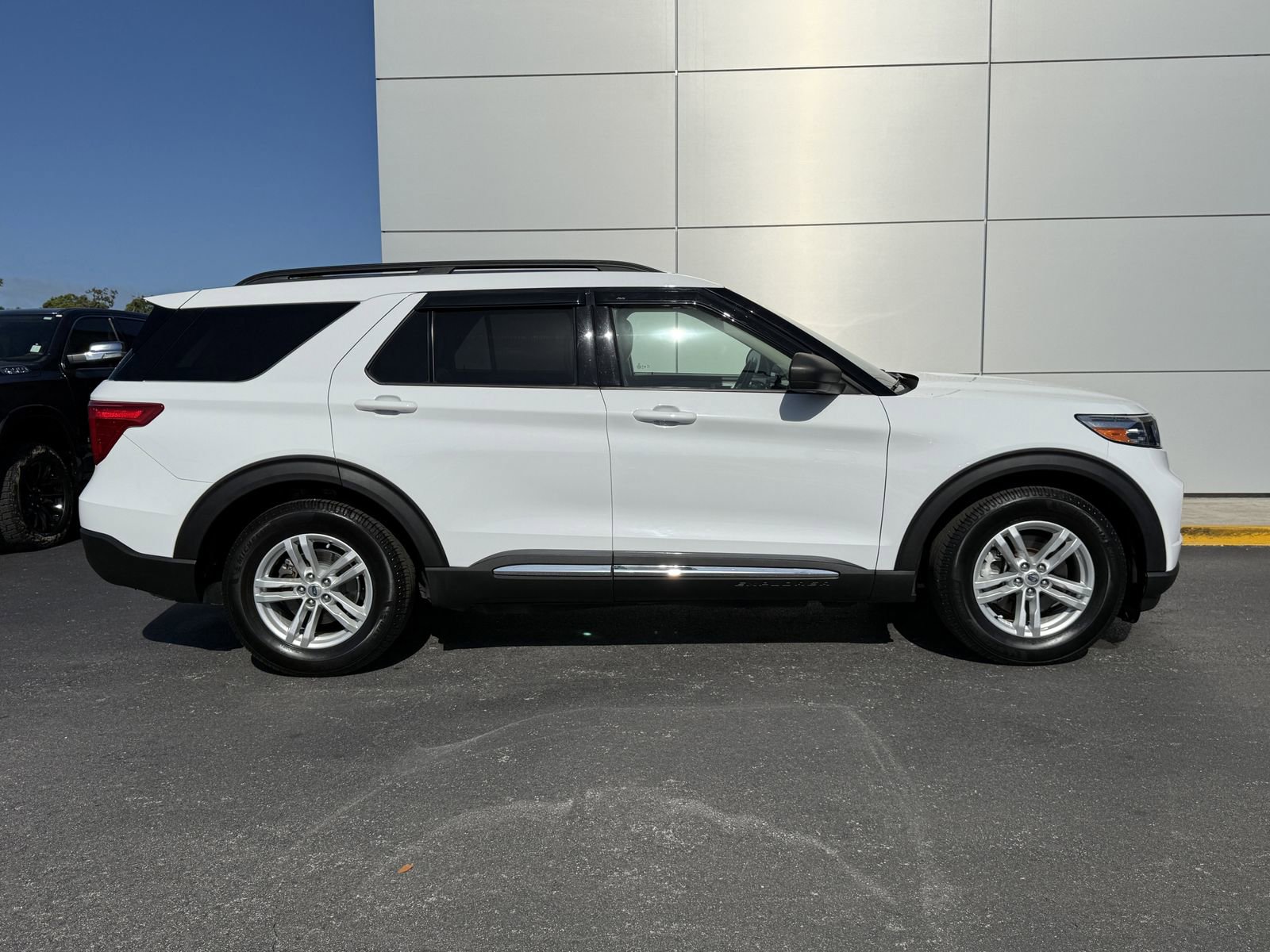 Certified 2021 Ford Explorer XLT w/ Equipment Group 202A image 3