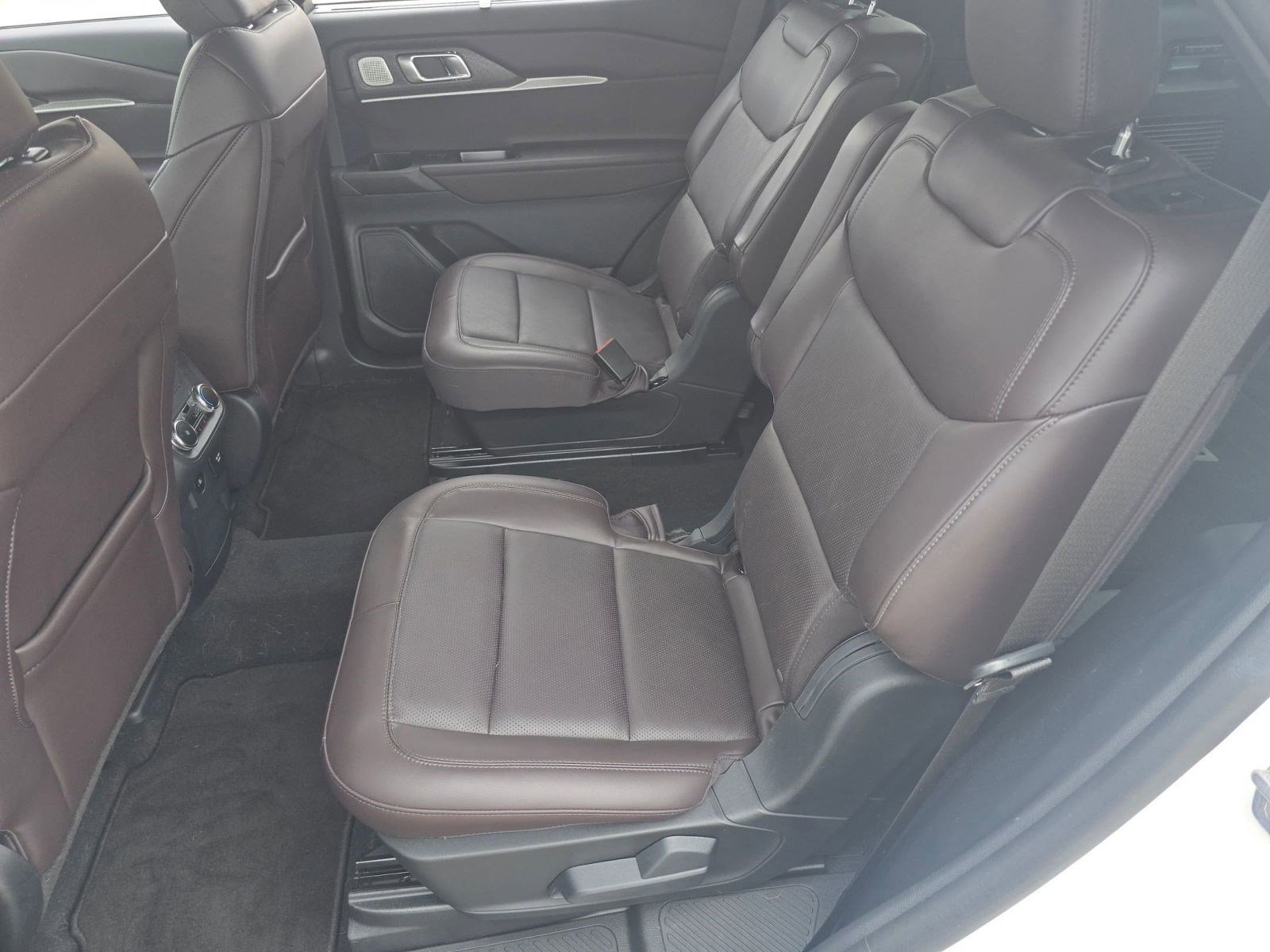 Certified 2025 Ford Explorer Platinum image 12