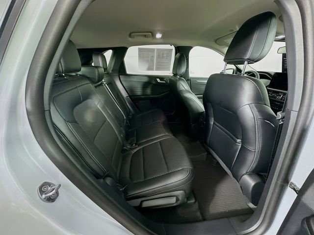 Certified 2025 Ford Escape SE w/ Class II Trailer Tow Package FWD image 33