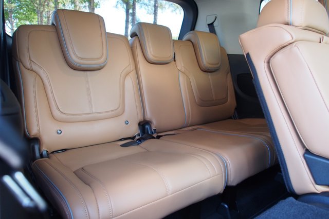 Used 2025 INFINITI QX80 Sensory AWD/4WD image 19