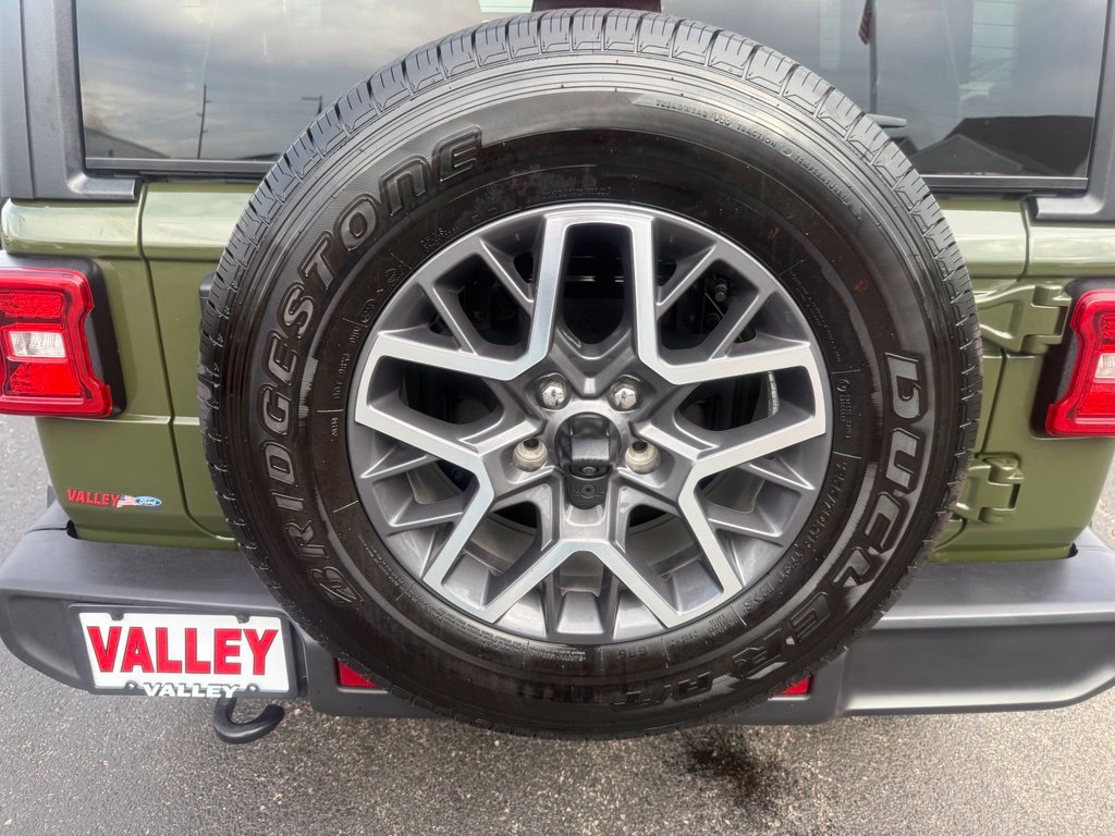 Used 2024 Jeep Wrangler Unlimited Sahara AWD/4WD image 47