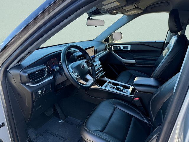 Certified 2022 Ford Explorer XLT w/ Equipment Group 202A AWD/4WD image 4
