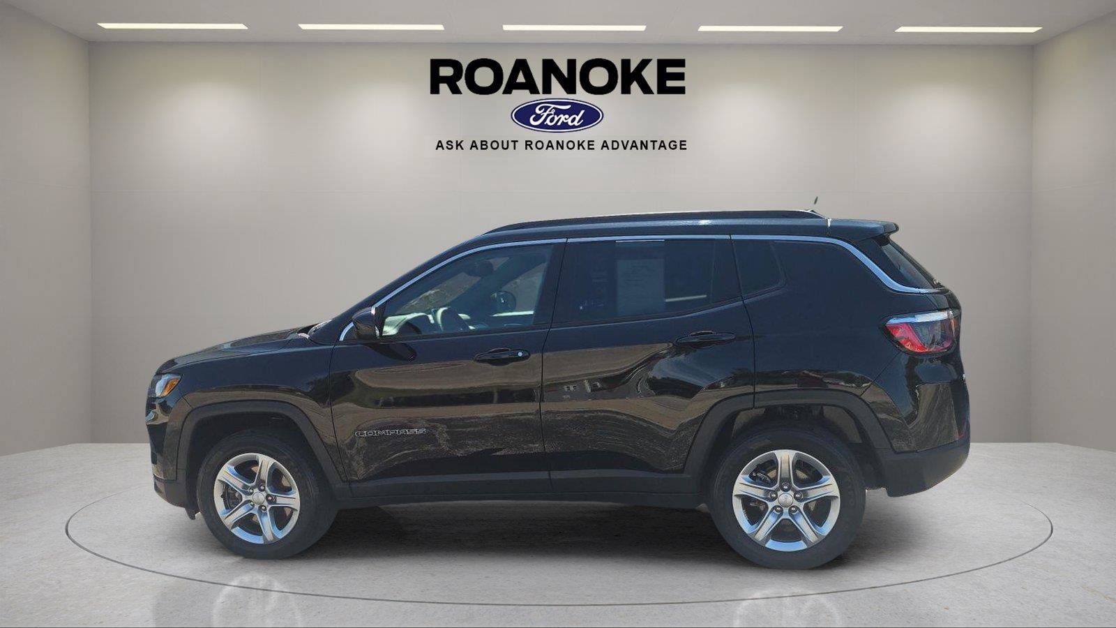 Used 2023 Jeep Compass Latitude w/ Convenience Group AWD/4WD image 12
