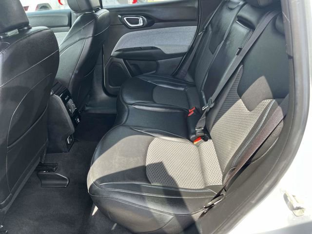 Used 2024 Jeep Compass Latitude AWD/4WD image 7