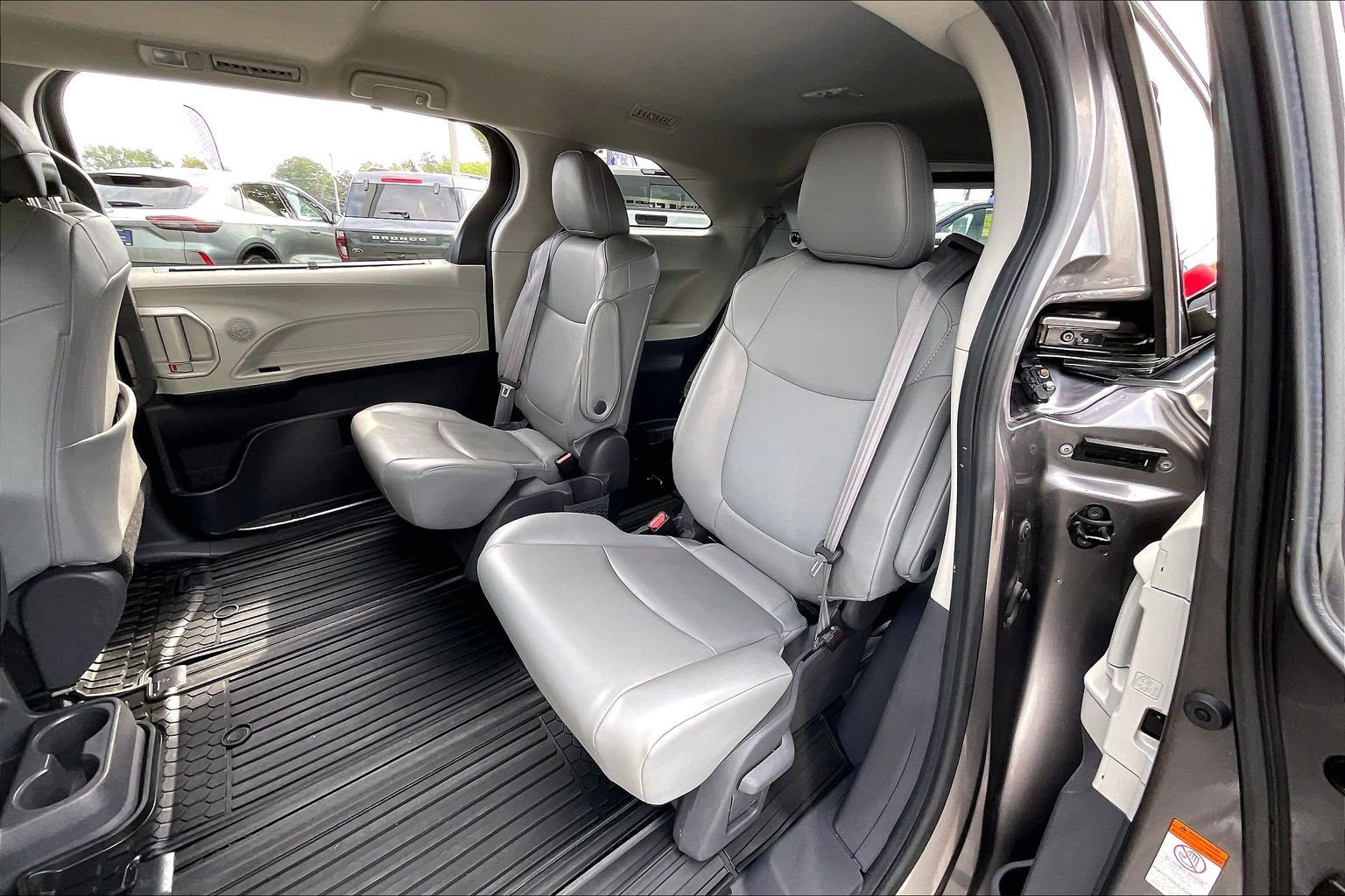 Used 2021 Toyota Sienna XLE FWD image 25