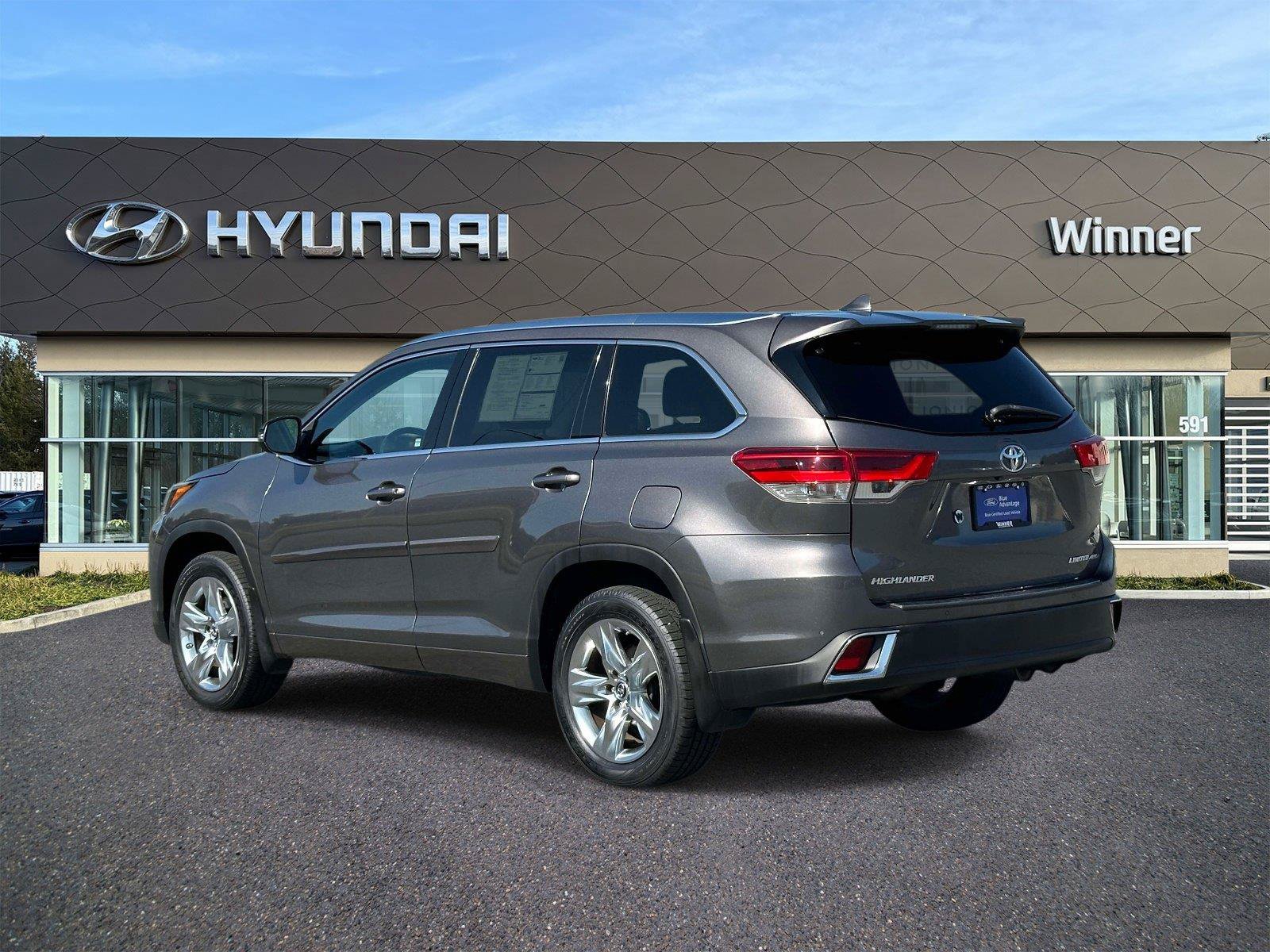 Used 2018 Toyota Highlander Limited AWD/4WD image 2