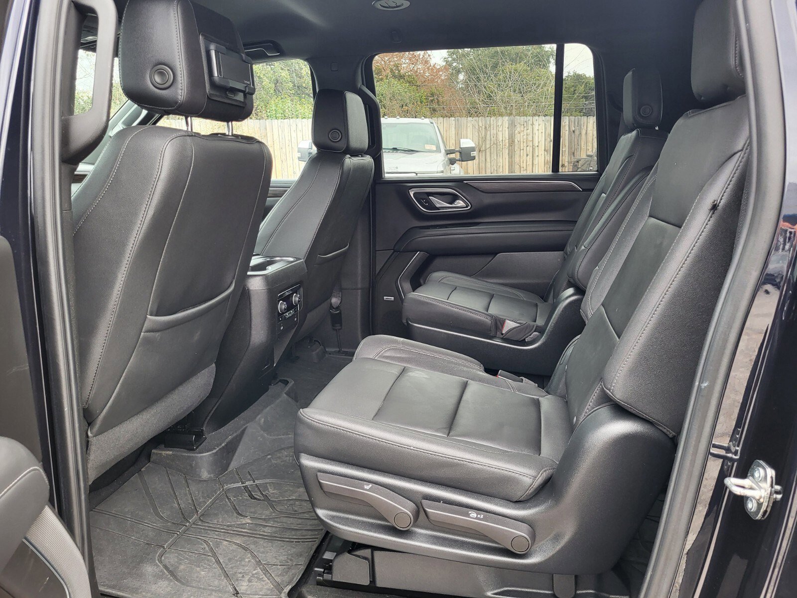 Used 2023 Chevrolet Suburban Z71 w/ Z71 Off-Road Package image 18