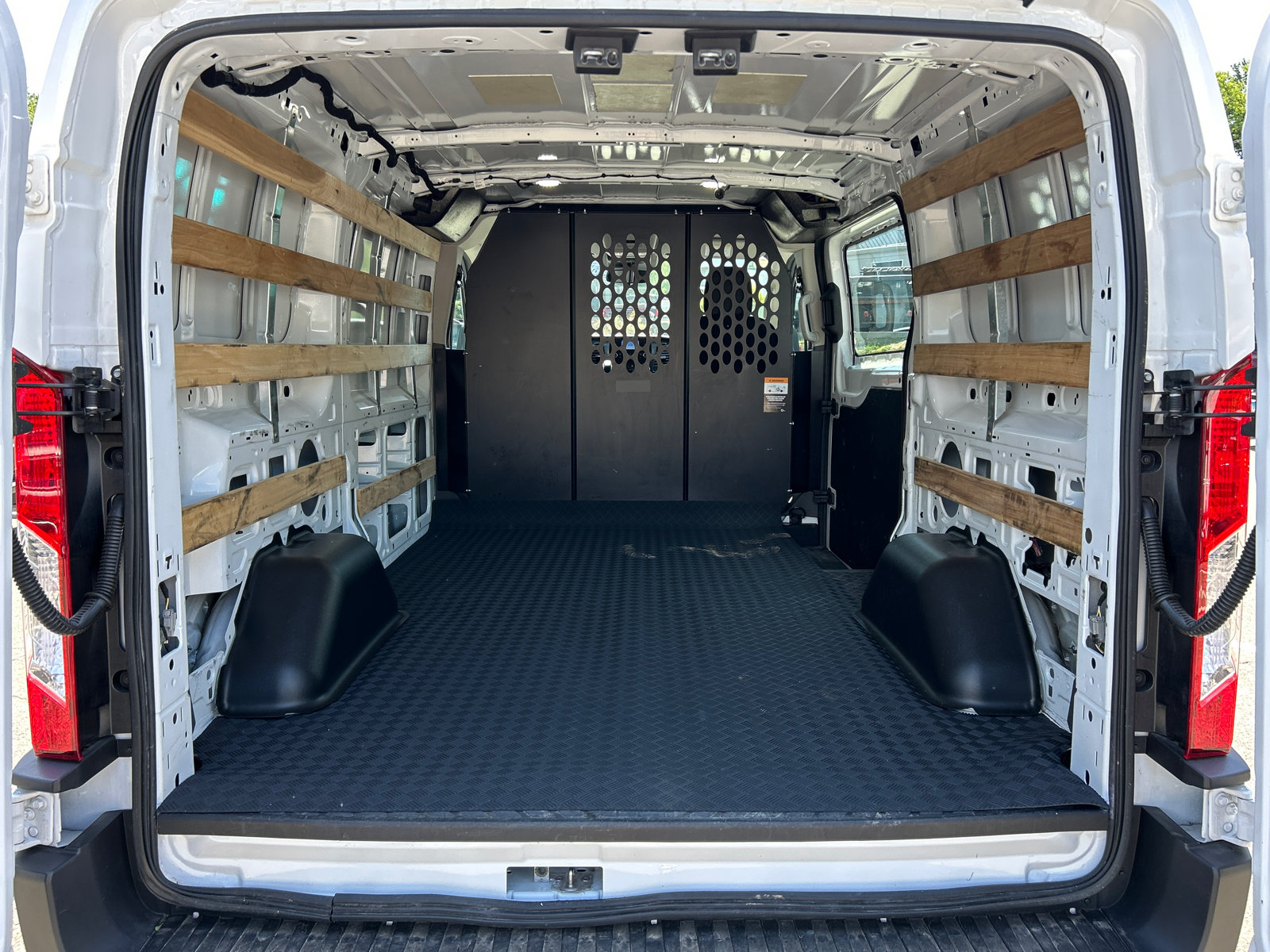 Certified 2025 Ford Transit 250 Low Roof w/ Exterior Upgrade Package RWD image 21