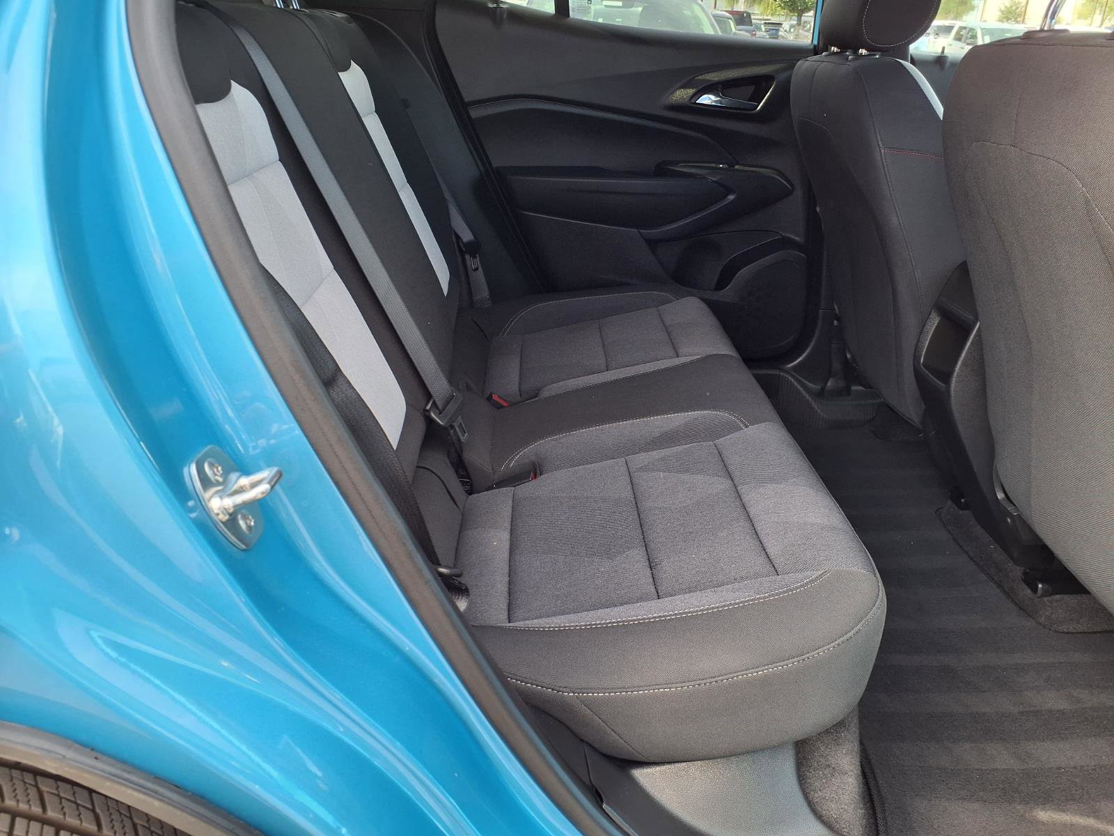 Used 2025 Chevrolet Trax RS w/ Sunroof Package FWD image 14