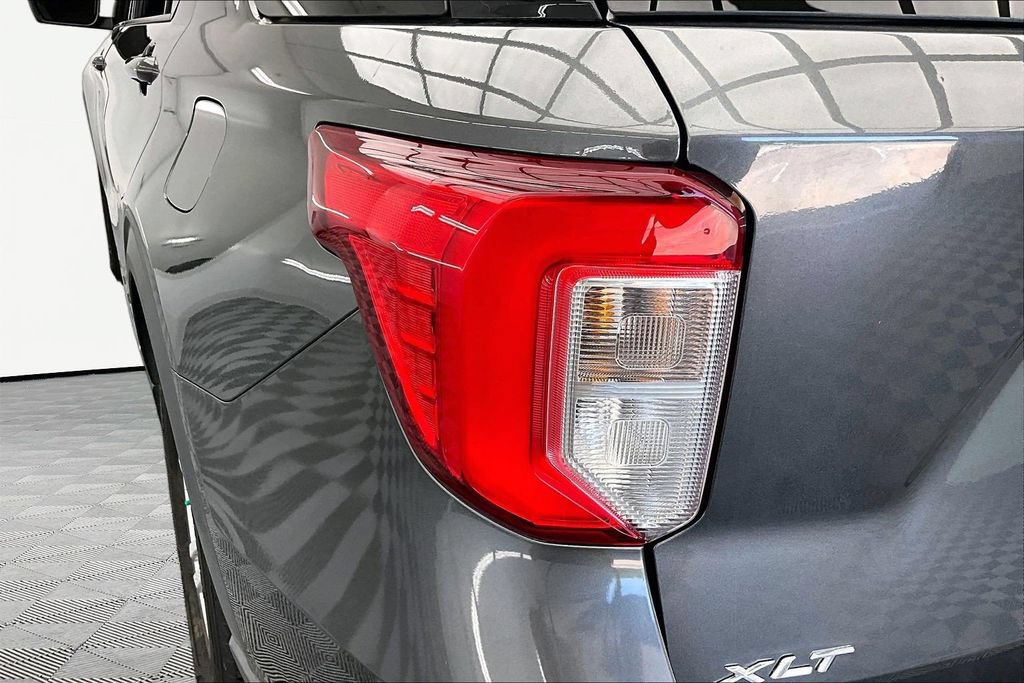 Certified 2020 Ford Explorer XLT w/ Equipment Group 202A AWD/4WD image 31