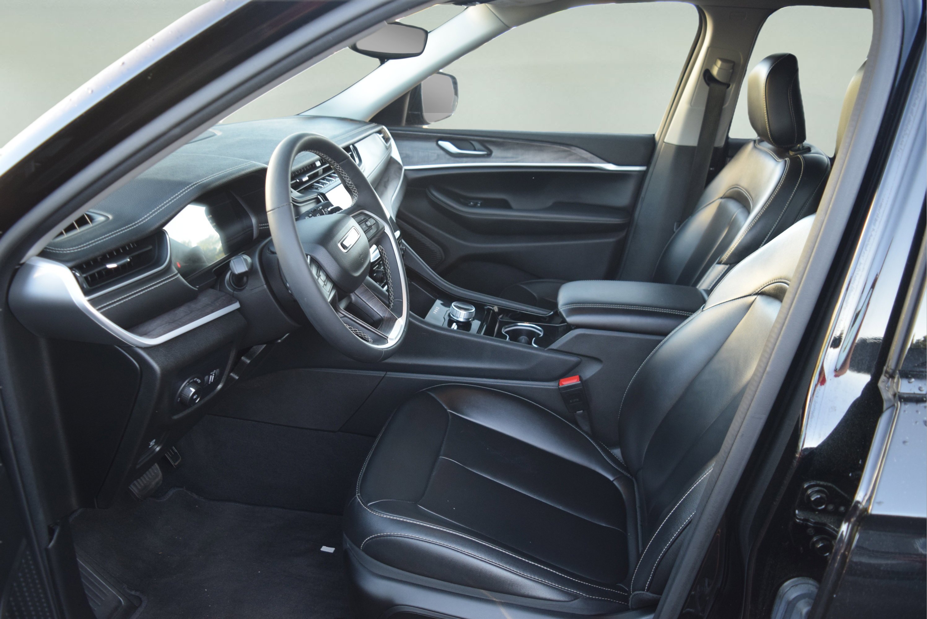 Used 2023 Jeep Grand Cherokee L Limited AWD/4WD image 12
