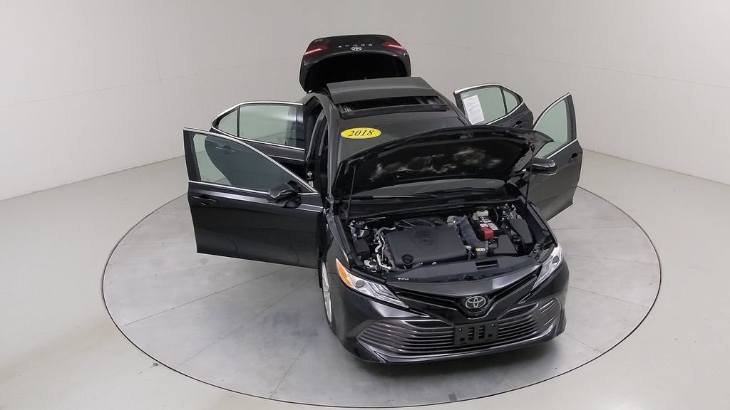 Used 2018 Toyota Camry XLE FWD image 45