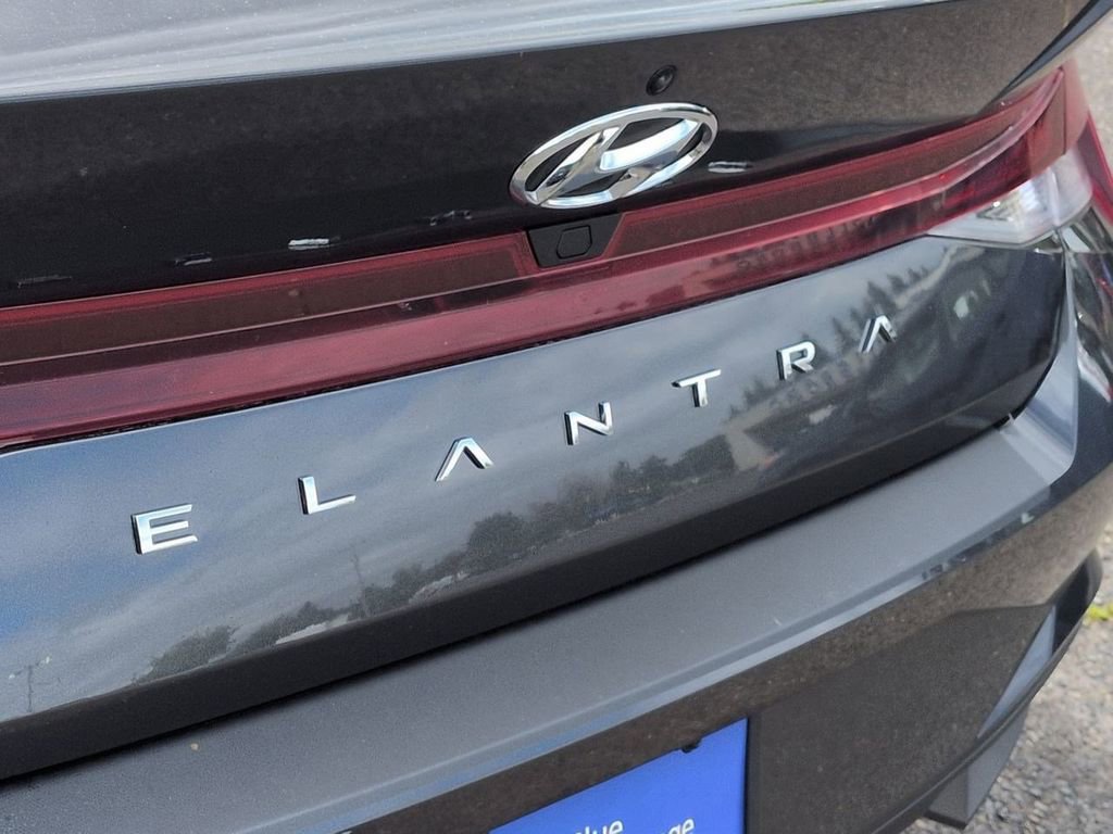 Used 2023 Hyundai Elantra SEL FWD image 25