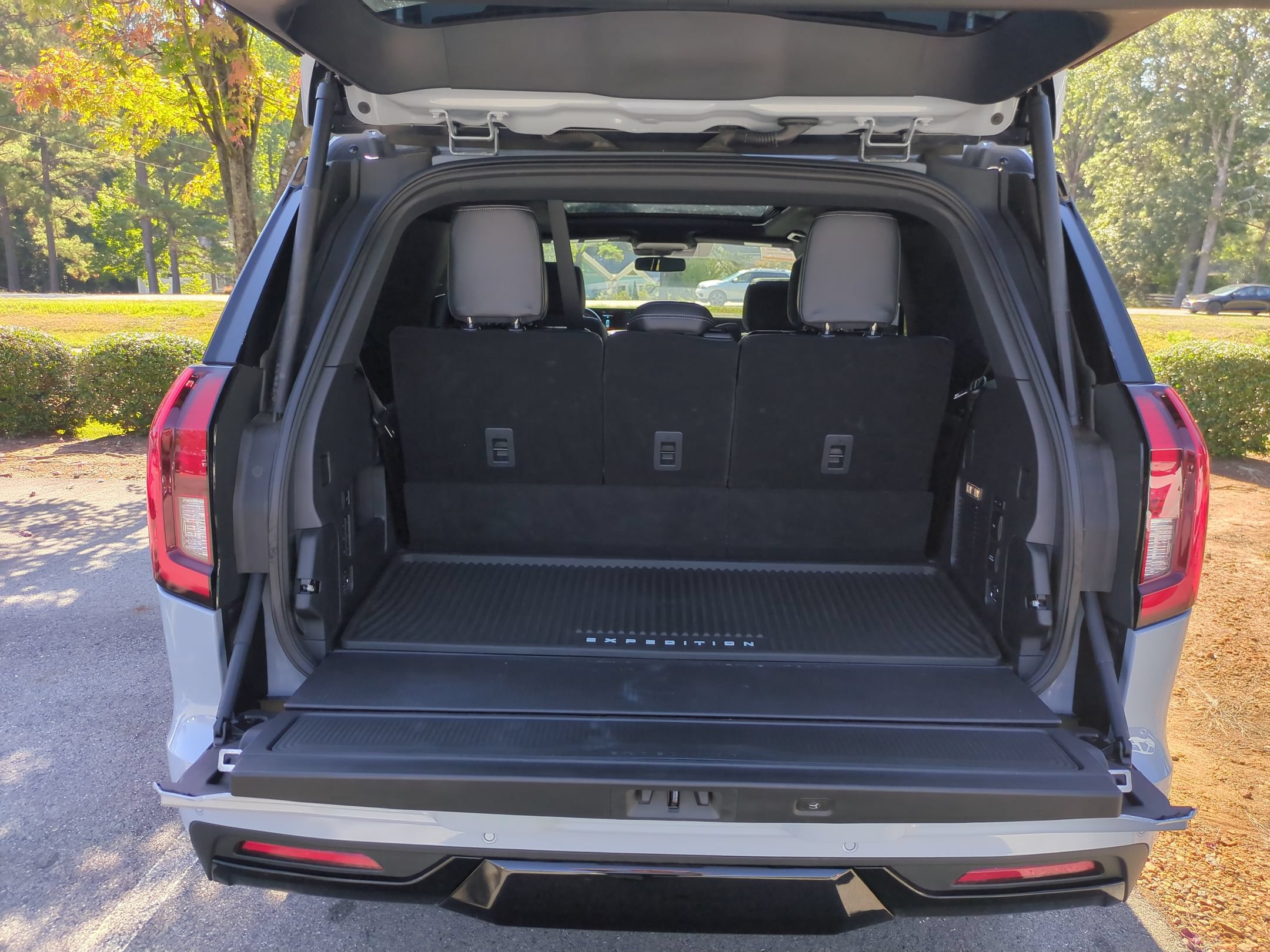 Certified 2025 Ford Expedition Platinum w/ Stealth Appearance Package AWD/4WD image 31