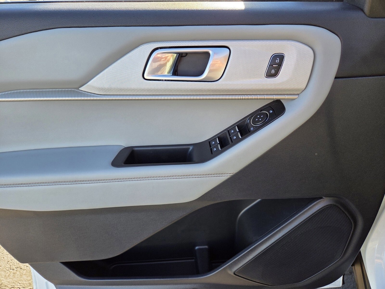 Certified 2025 Ford Explorer Active w/ Active Comfort Package image 19