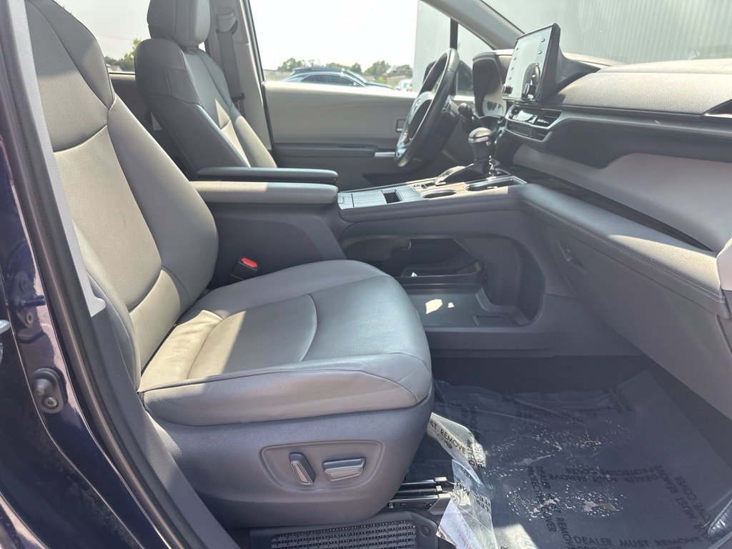 Used 2021 Toyota Sienna XLE w/ XLE Plus Package FWD image 29