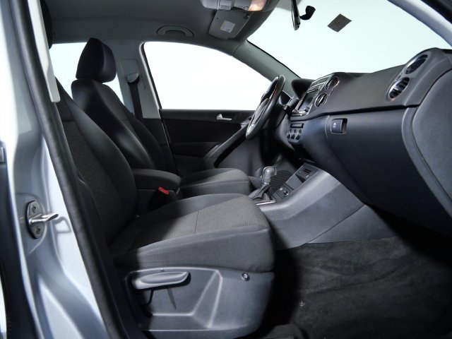 Used 2017 Volkswagen Tiguan S AWD/4WD image 9