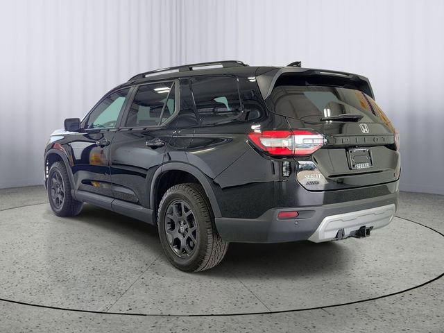 Used 2025 Honda Pilot TrailSport image 3