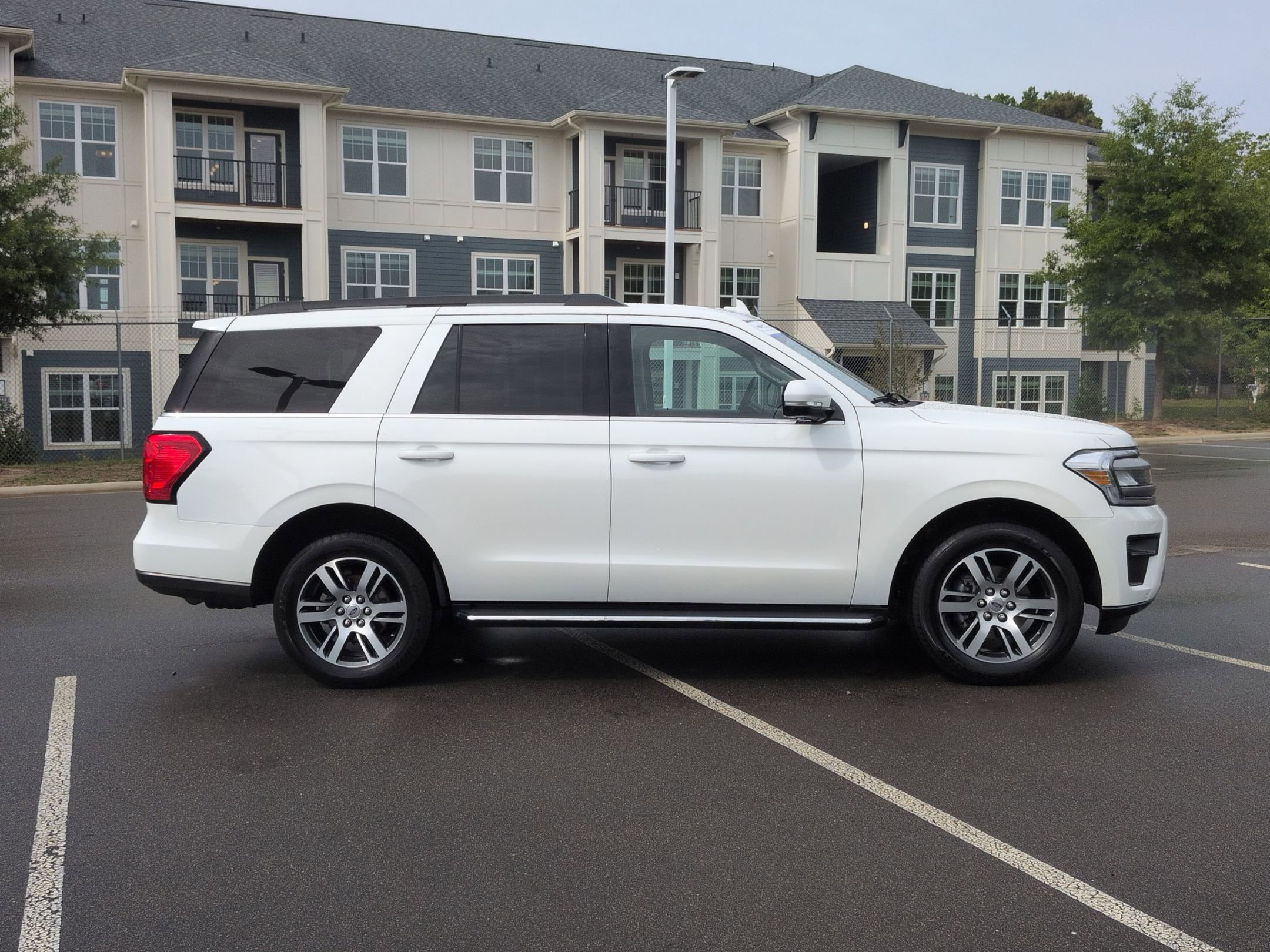 Certified 2023 Ford Expedition XLT RWD image 3