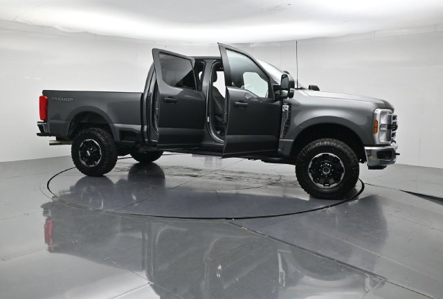 Certified 2025 Ford F350 XLT w/ Tremor Off-Road Package AWD/4WD image 52