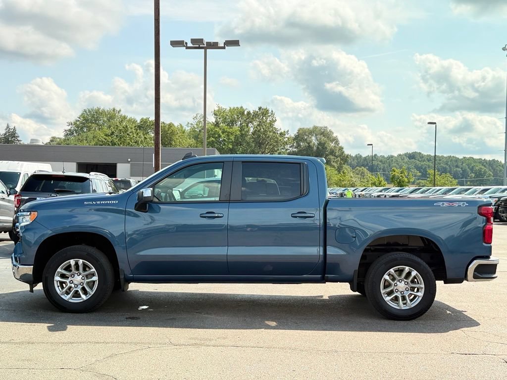 Used 2024 Chevrolet Silverado 1500 LT AWD/4WD image 34