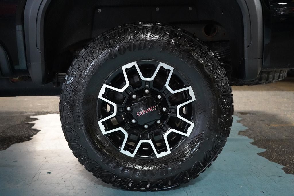 Used 2025 GMC Sierra 2500 AT4X AWD/4WD image 31