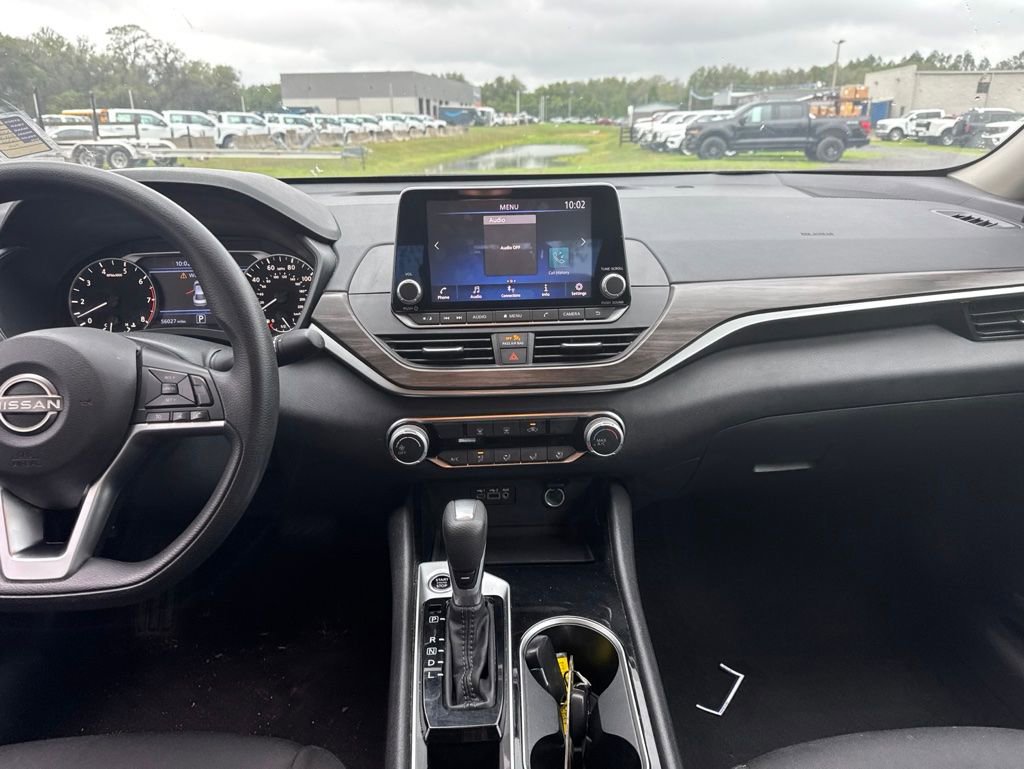 Used 2024 Nissan Altima 2.5 SV FWD image 11
