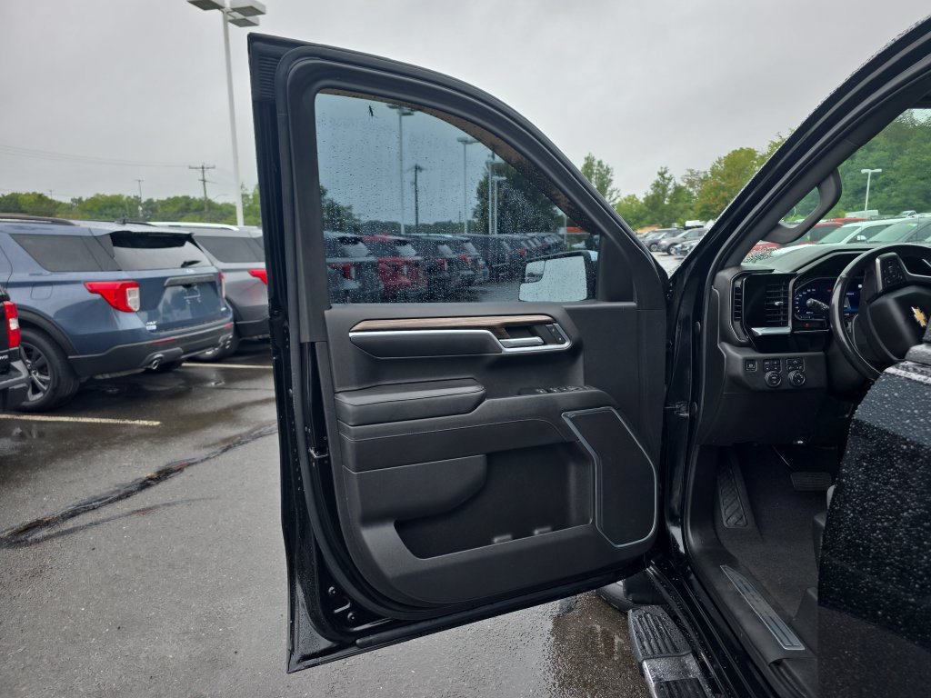 Used 2022 Chevrolet Silverado 1500 LT w/ Z71 Off-Road Package AWD/4WD image 20