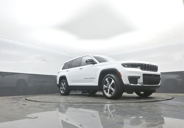 Used 2023 Jeep Grand Cherokee L Limited w/ Luxury Tech Group II image 32