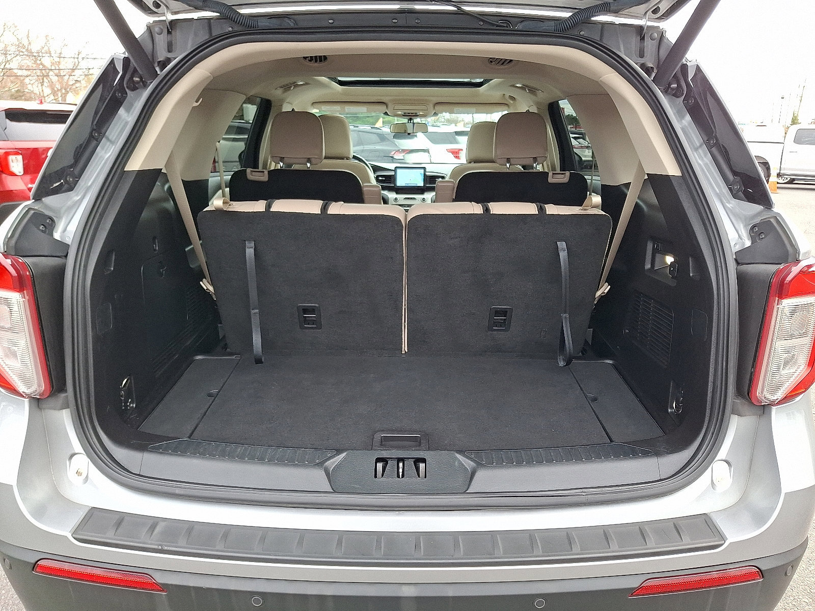 Certified 2021 Ford Explorer XLT w/ Equipment Group 202A image 30