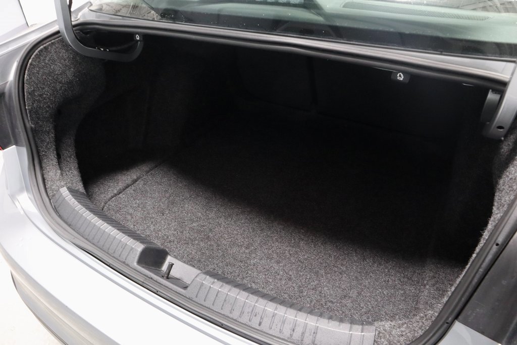 Used 2024 Volkswagen Jetta SE image 13