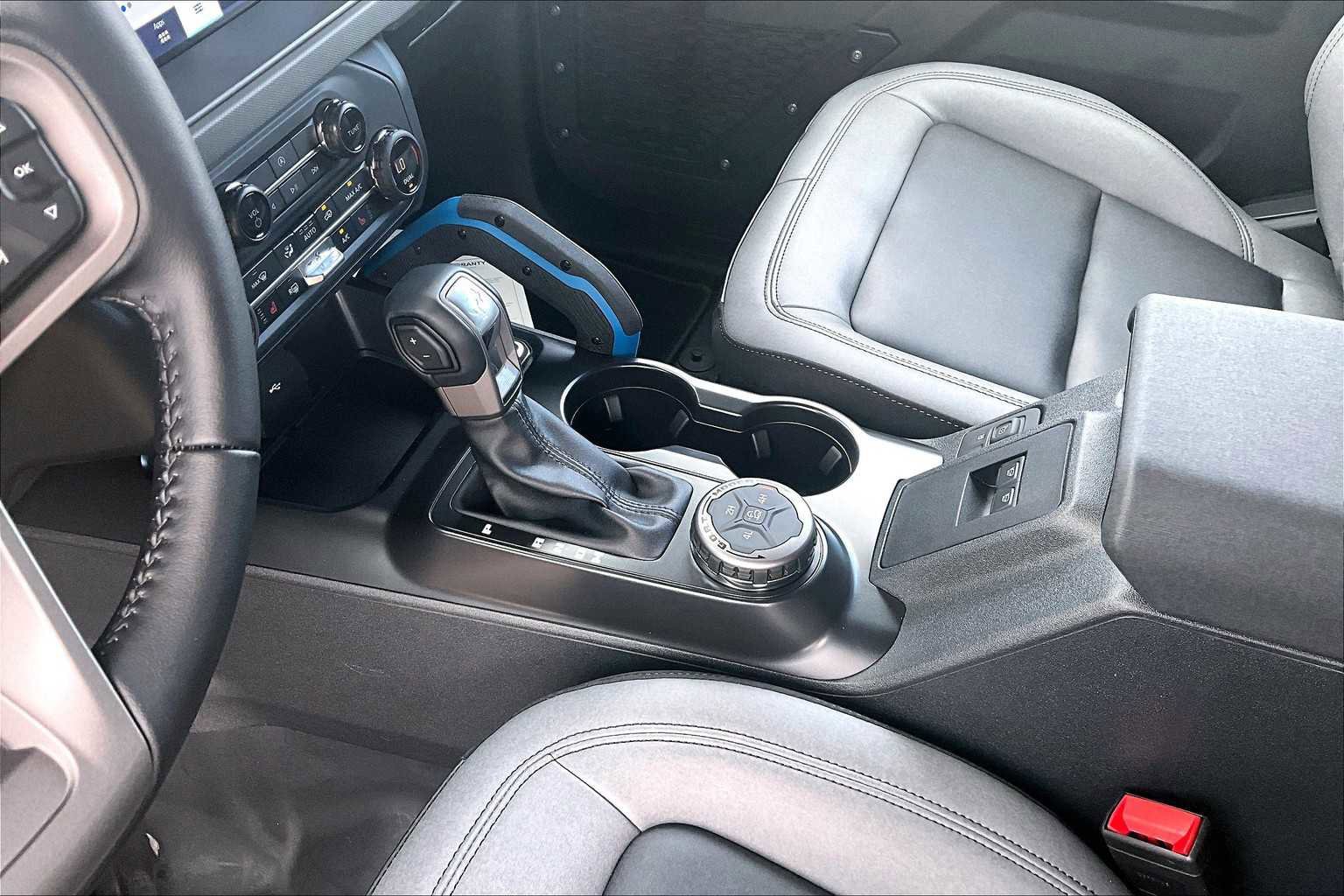 Certified 2024 Ford Bronco Black Diamond image 17