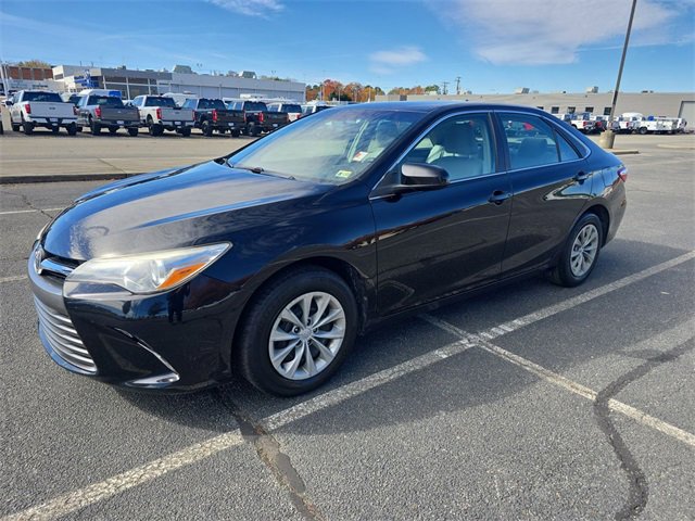 Used 2017 Toyota Camry LE image 1