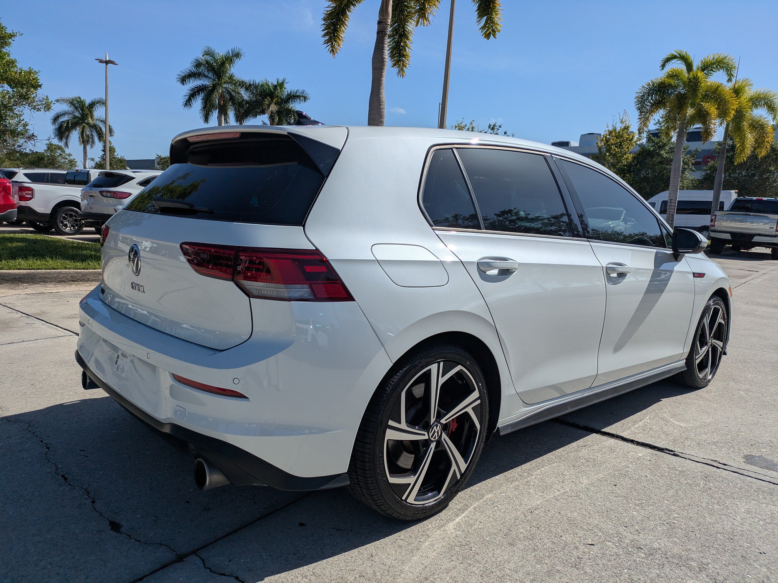 Used 2024 Volkswagen GTI SE FWD image 7