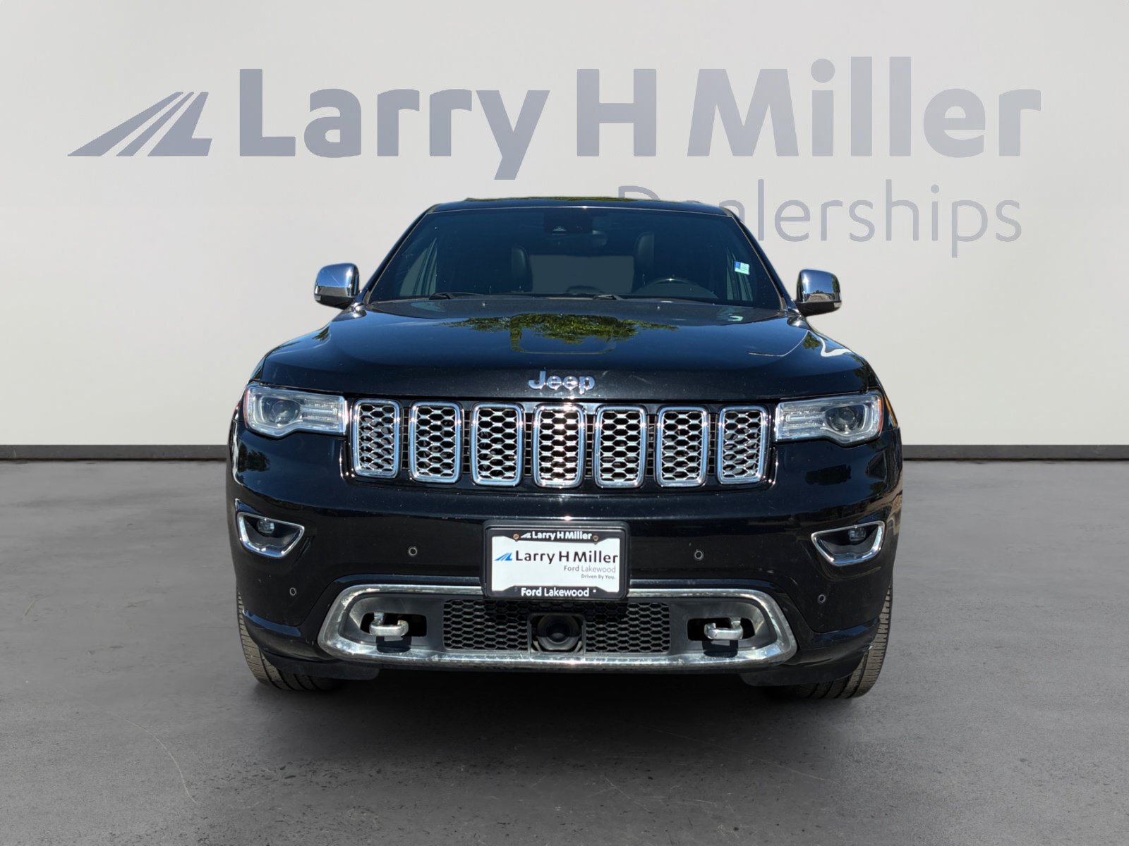 Used 2017 Jeep Grand Cherokee Overland w/ Jeep Active Safety Group AWD/4WD image 8