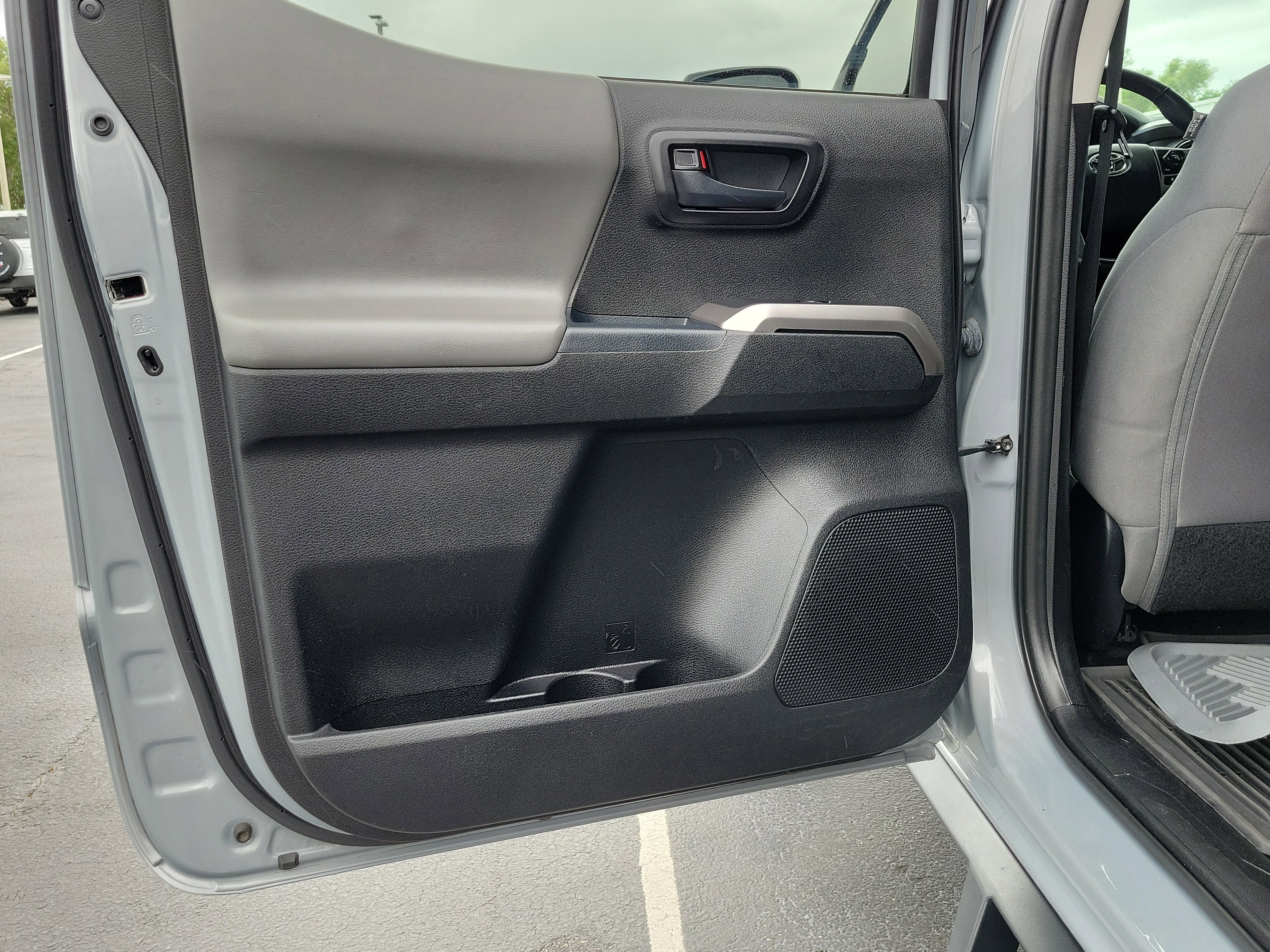 Used 2021 Toyota Tacoma SR5 w/ SR5 Appearance Package (SM) image 10