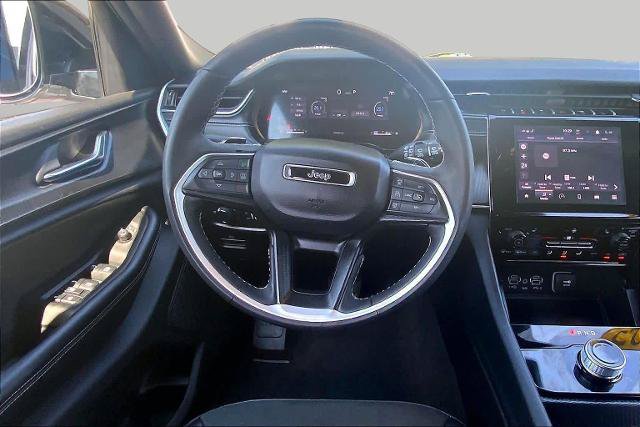 Used 2025 Jeep Grand Cherokee Altitude AWD/4WD image 6