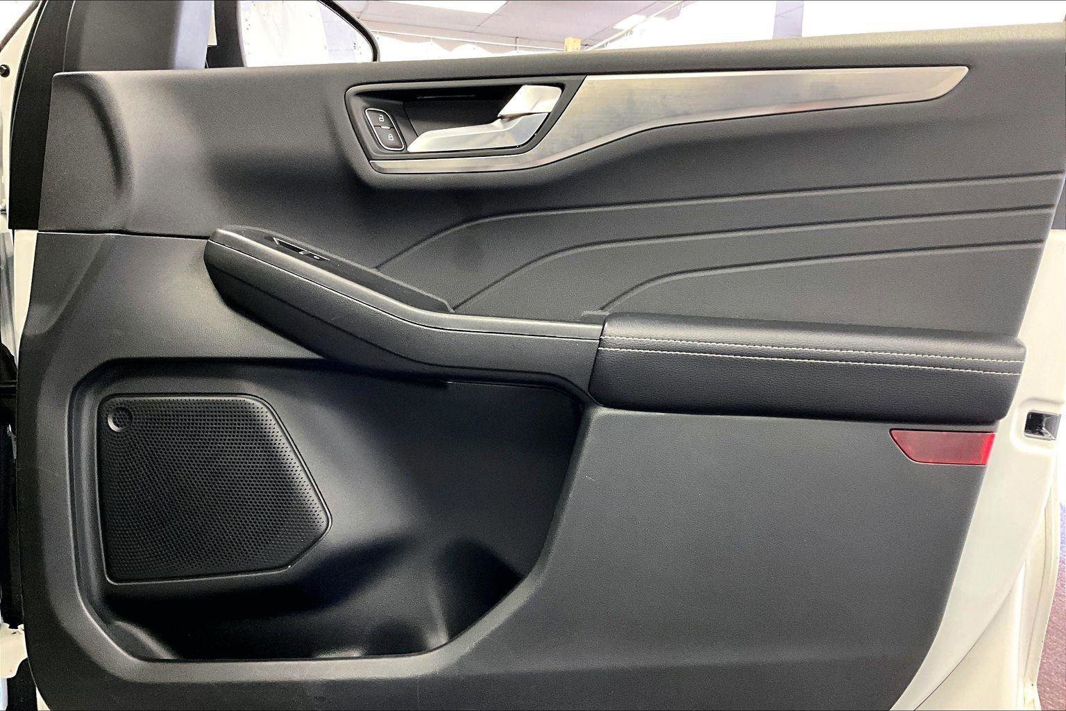 Certified 2022 Ford Escape Titanium w/ Class II Trailer Tow Package image 23