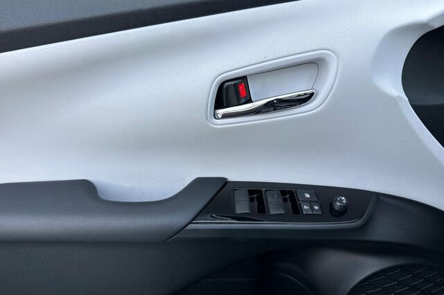 Used 2022 Toyota Prius LE image 8