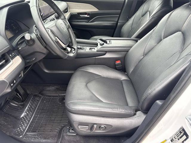 Used 2025 Toyota Grand Highlander AWD image 15