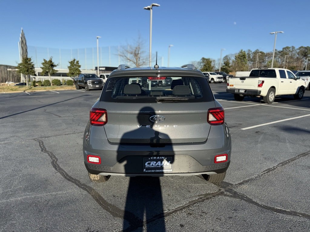 Used 2025 Hyundai Venue SEL image 4