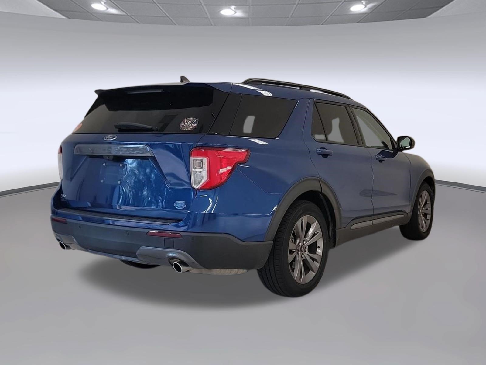 Certified 2021 Ford Explorer XLT w/ Equipment Group 202A RWD image 7