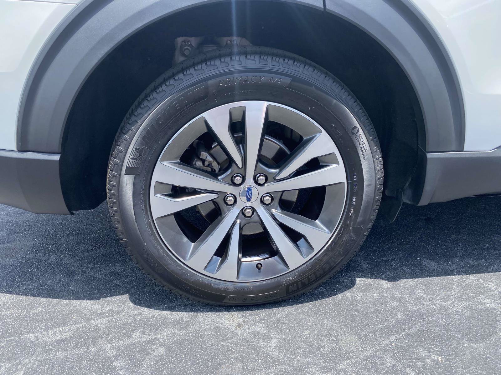 Certified 2020 Ford Explorer Platinum w/ Premium Technology Package AWD/4WD image 9