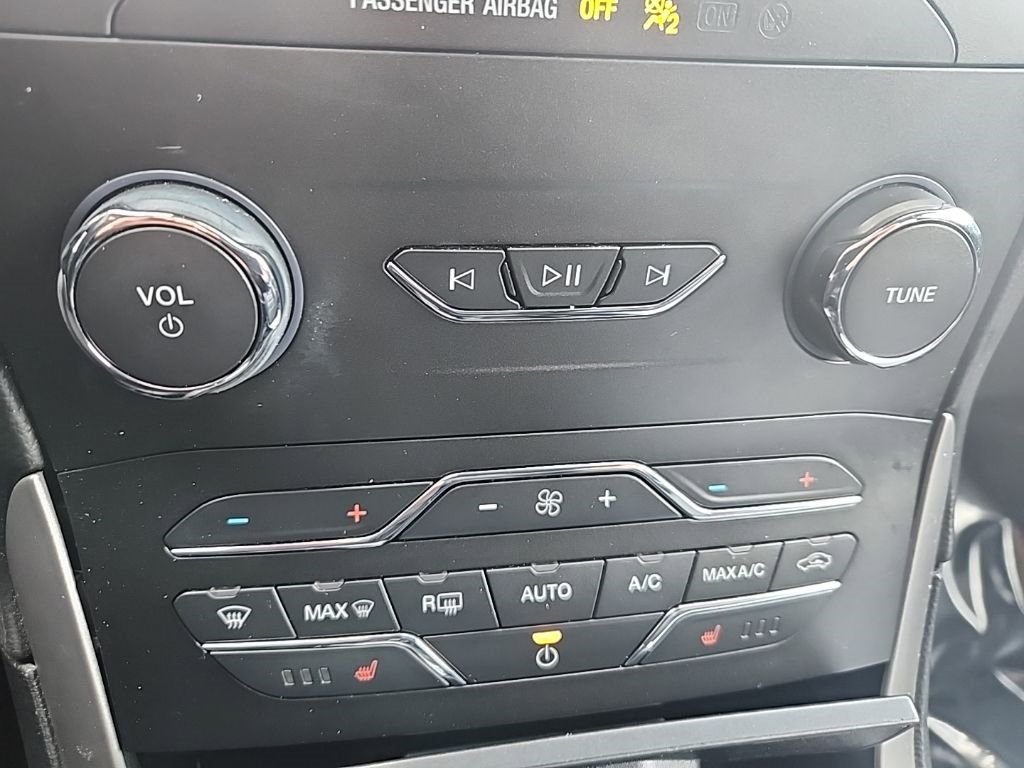 Certified 2020 Ford Edge SEL w/ Cold Weather Package image 21