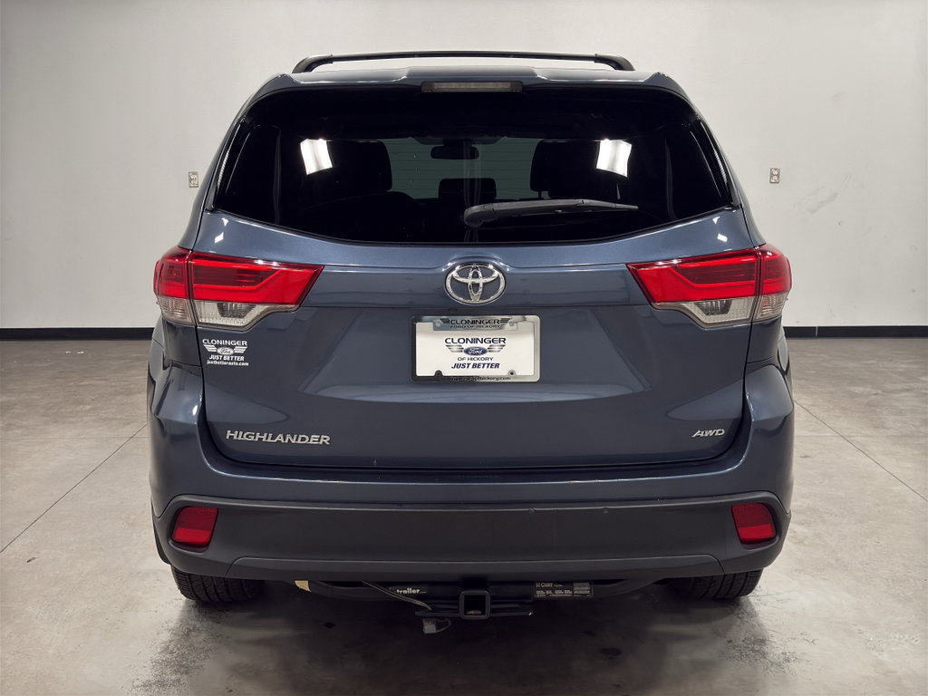 Used 2017 Toyota Highlander LE image 7