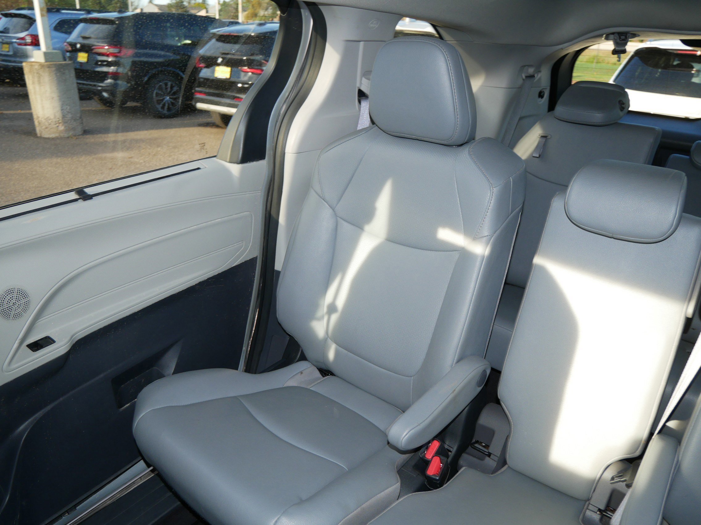 Used 2024 Toyota Sienna XLE image 12