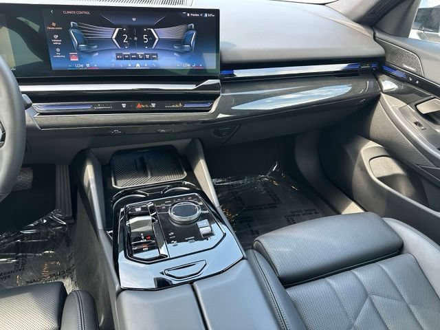 Used 2025 BMW 530i xDrive AWD/4WD image 13