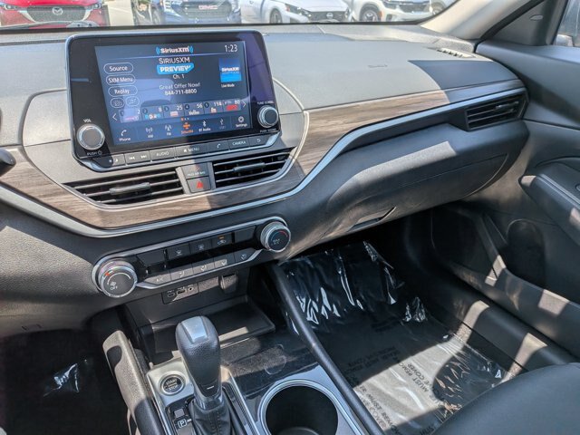 Used 2024 Nissan Altima 2.5 SV FWD image 23